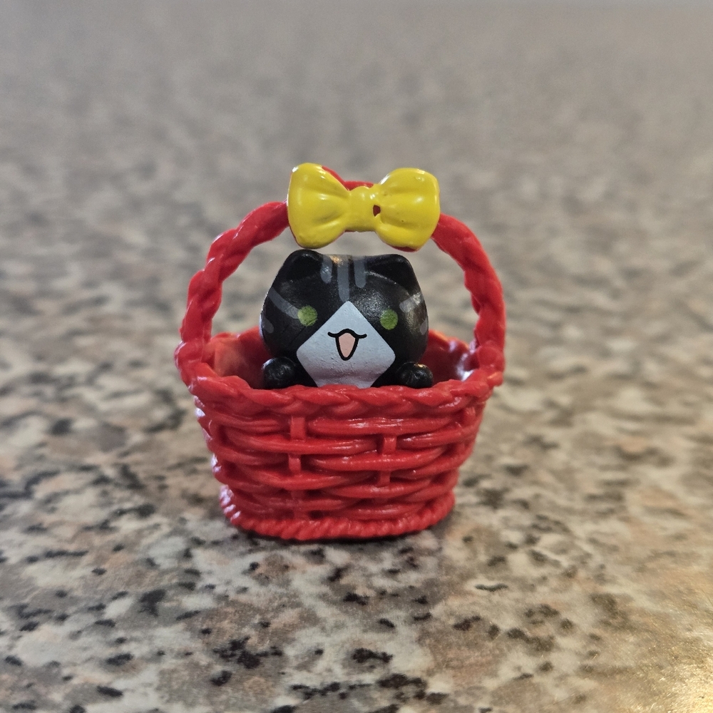 🍒🍒 Red Bow and Yellow Basket with Cat Mini Figurine